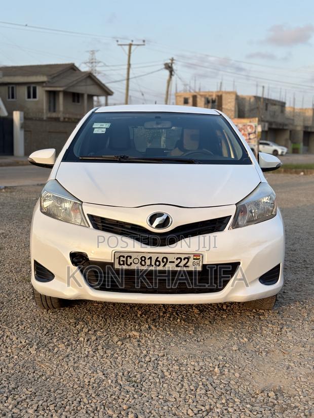 Toyota Vitz 1.3 FWD 5dr 2012 White