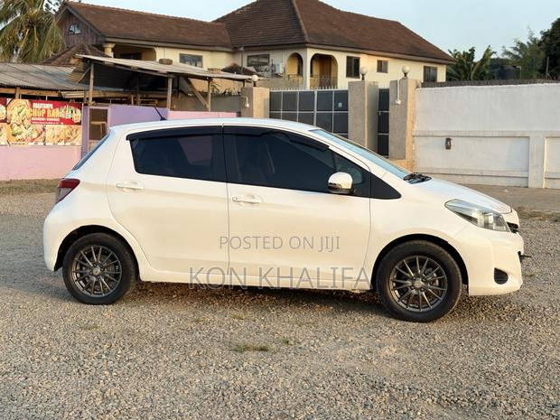 Toyota Vitz 1.3 FWD 5dr 2012 White