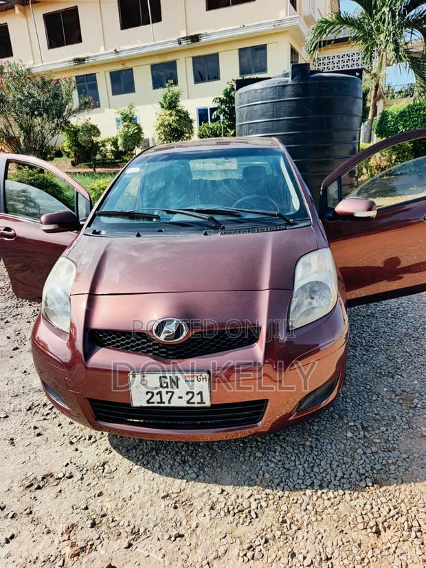 Toyota Vitz 1.3 FWD 3dr 2010 Brown