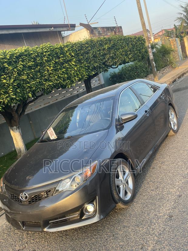 Toyota Camry SE 4dr Sedan (2.5L 4cyl 6A) 2014 Gray