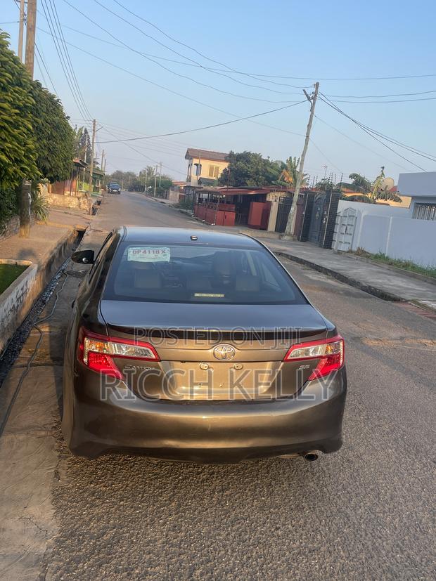 Toyota Camry SE 4dr Sedan (2.5L 4cyl 6A) 2014 Gray