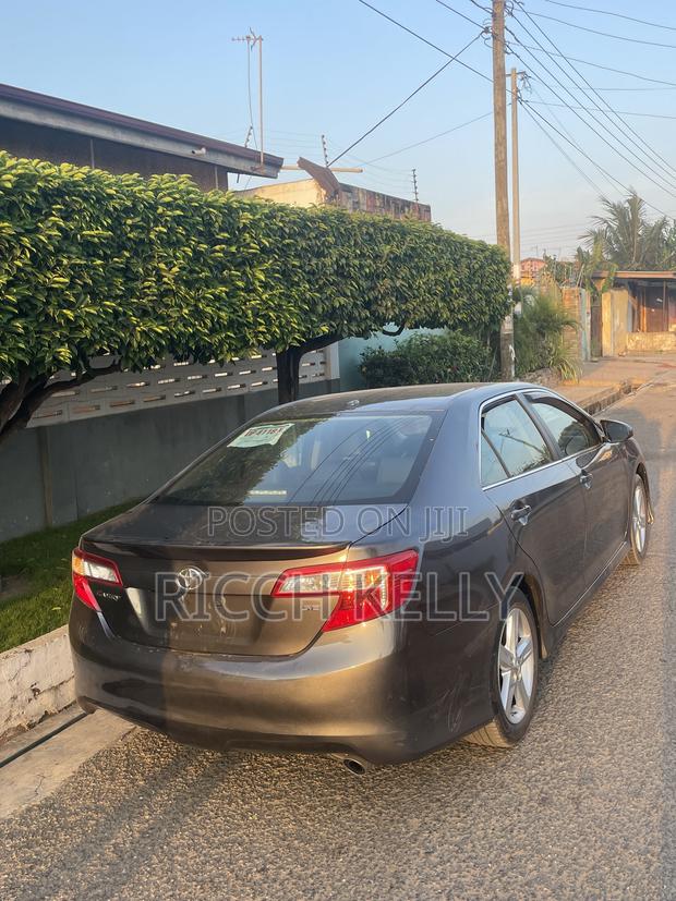 Toyota Camry SE 4dr Sedan (2.5L 4cyl 6A) 2014 Gray