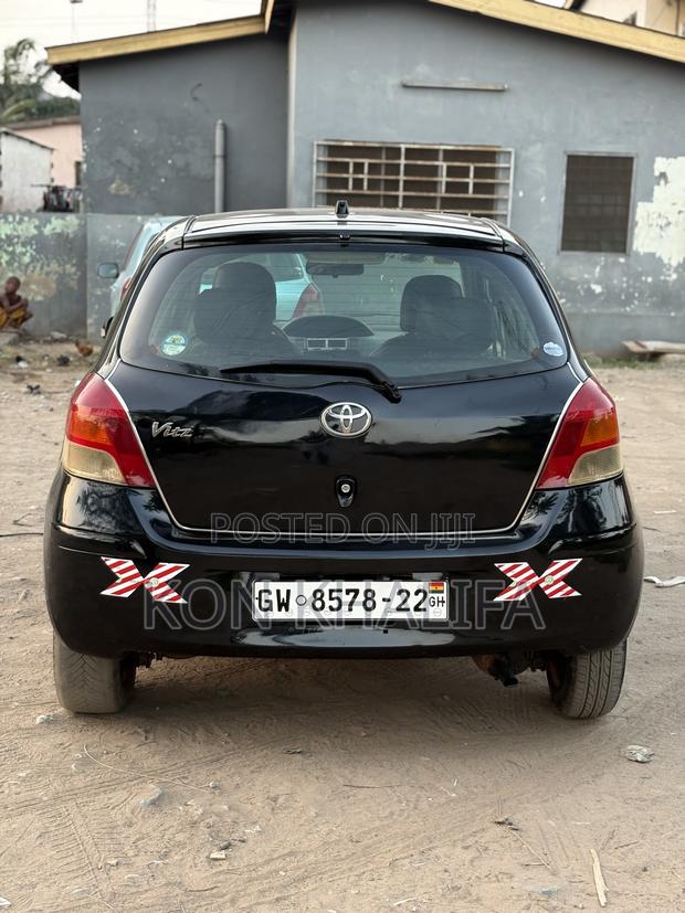 Toyota Vitz 1.0 FWD 5dr 2010 Black