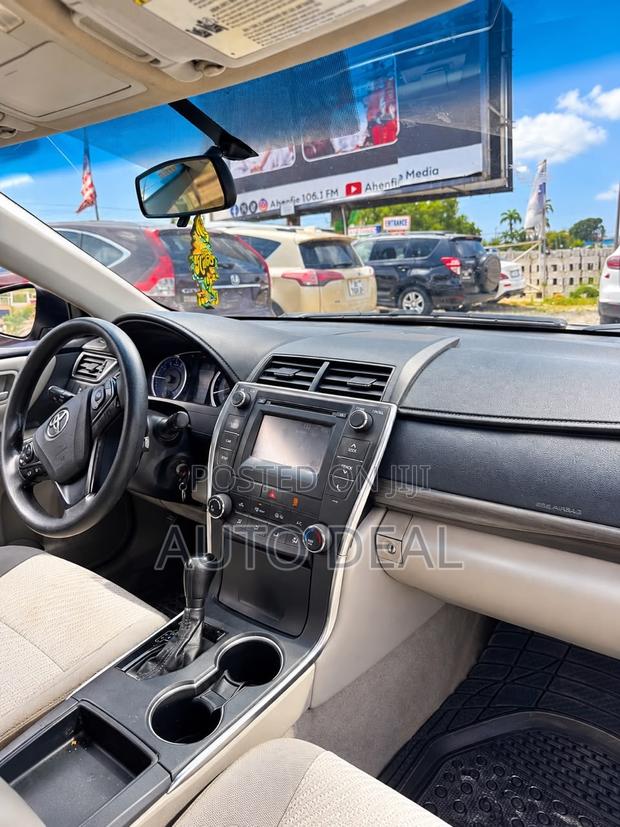 Toyota Camry LE 4dr Sedan (2.5L 4cyl 6A) 2017 Gray