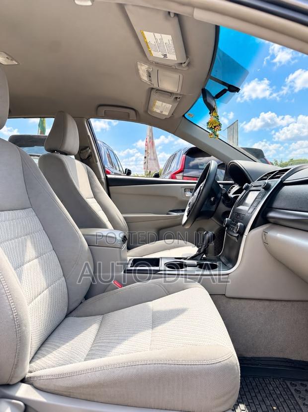 Toyota Camry LE 4dr Sedan (2.5L 4cyl 6A) 2017 Gray