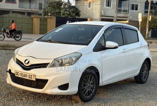Toyota Vitz 2012 White
