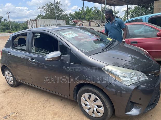 Toyota Vitz 1.0 FWD 5dr 2017 Gray