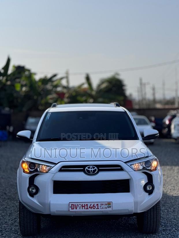 Toyota 4-Runner SR5 Premium 2021 White
