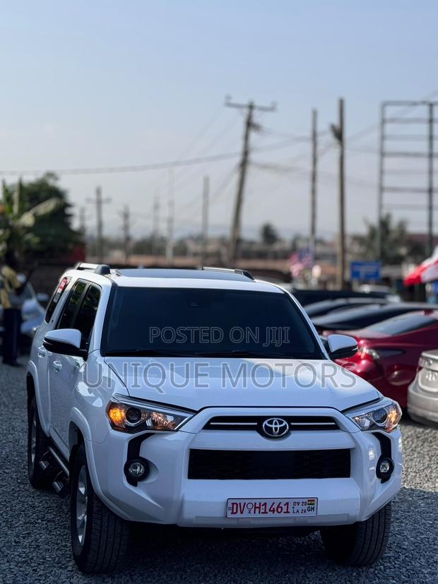 Toyota 4-Runner SR5 Premium 2021 White