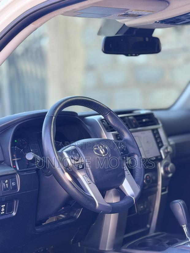 Toyota 4-Runner SR5 Premium 2021 White
