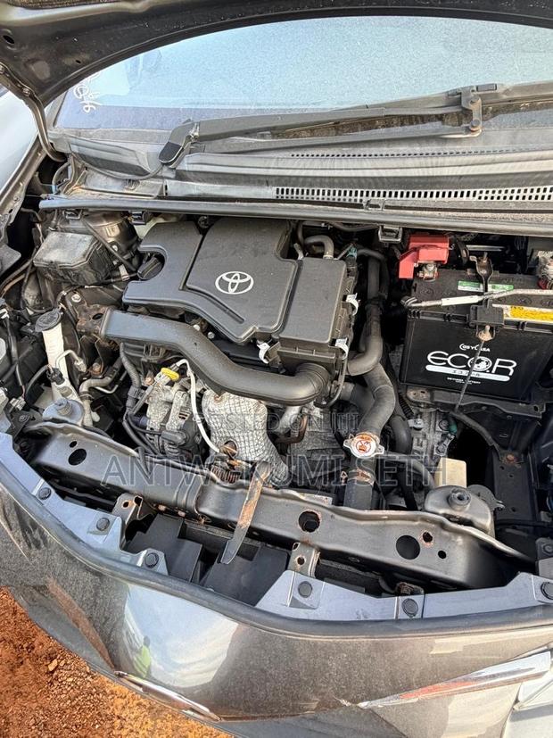 Toyota Vitz 1.0 FWD 5dr 2017 Gray