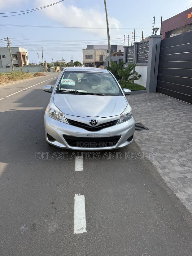 Toyota Yaris LE Hatchback 5dr 2013 Silver
