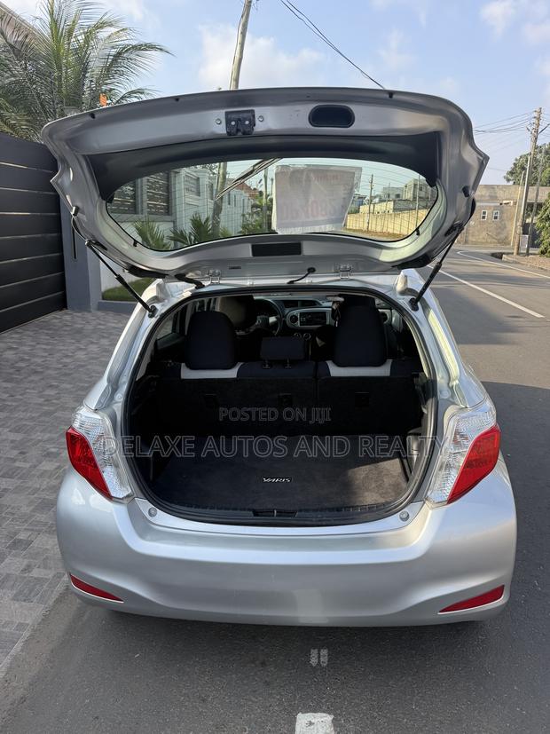 Toyota Yaris LE Hatchback 5dr 2013 Silver