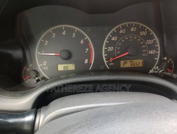 Toyota Corolla LE 4dr Sedan (1.8L 4cyl 4A) 2011 Silver