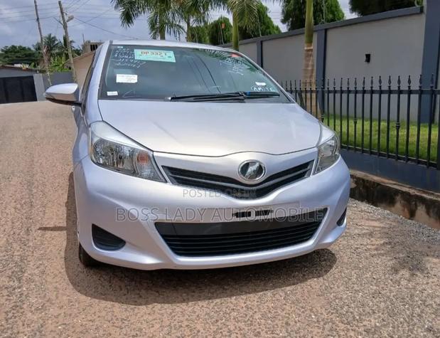 Toyota Vitz 2014 Silver