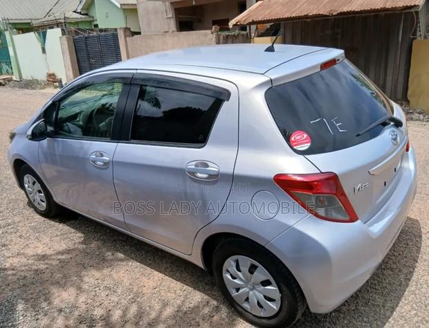 Toyota Vitz 2014 Silver