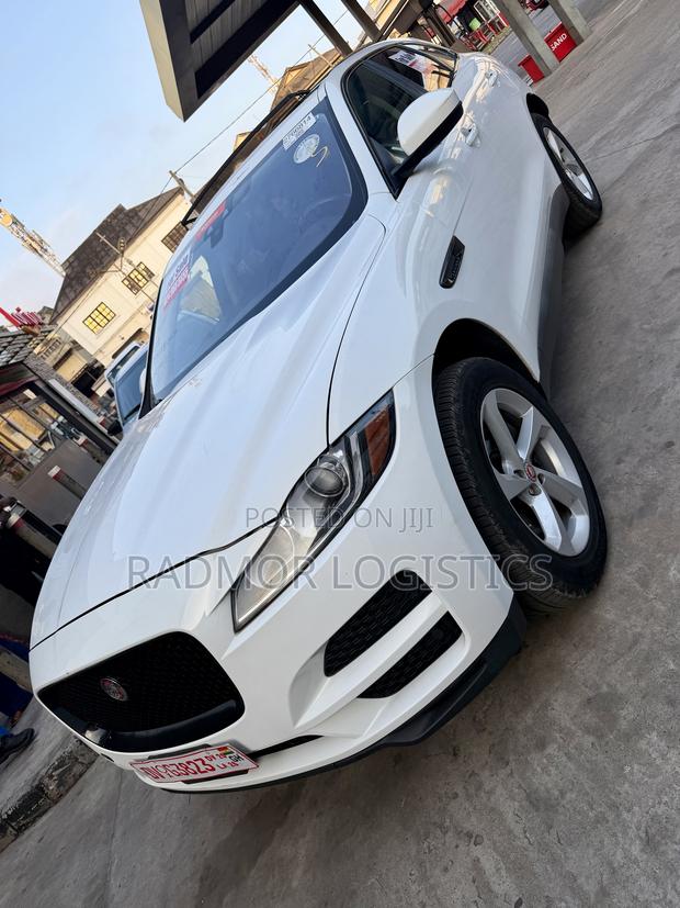 Jaguar F-Pace 35t Premium 2017 White