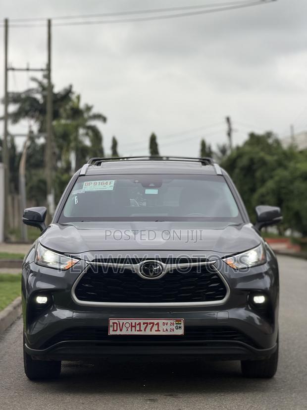 Toyota Highlander XLE 2022 Gray