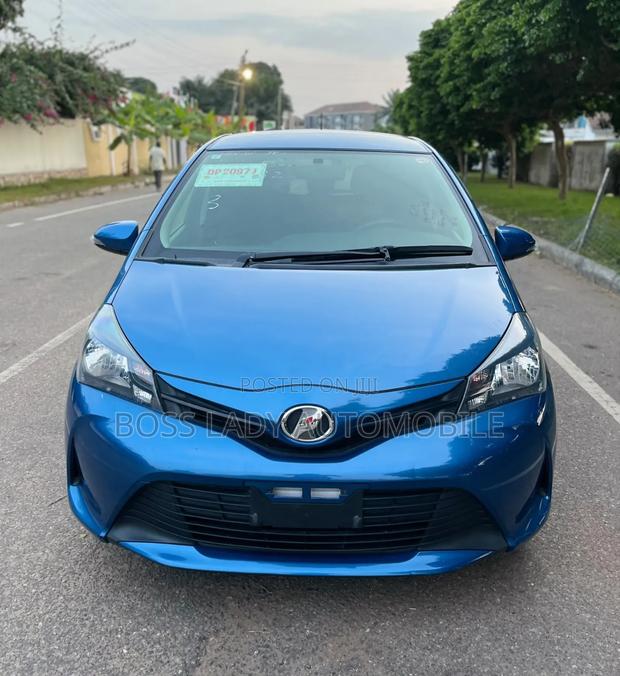 Toyota Vitz 1.3 FWD 3dr 2015 Blue