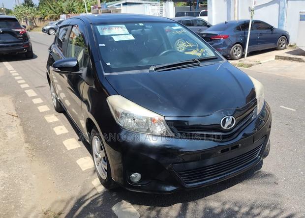 Toyota Vitz 1.3 FWD 5dr 2013 Black
