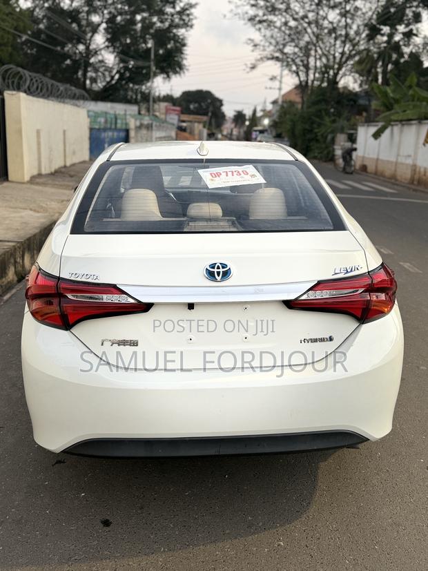 Toyota Corolla LE Eco (1.8L 4cyl 2A) 2018 White