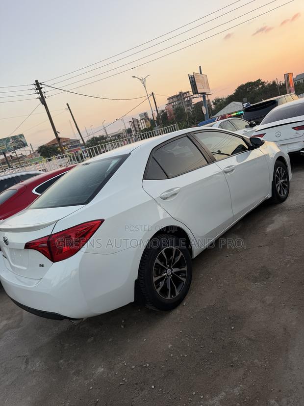 Toyota Corolla SE Special Edition 4dr Sedan (1.8L 4cyl CVT) 2017 White