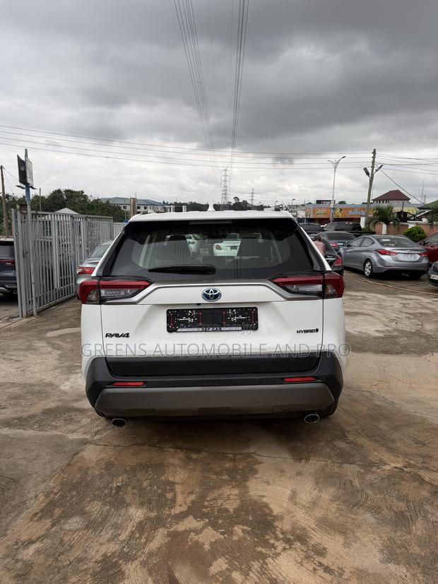 Toyota RAV4 LE AWD 2023 White