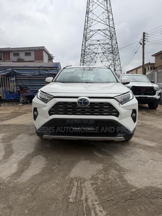Toyota RAV4 LE AWD 2023 White