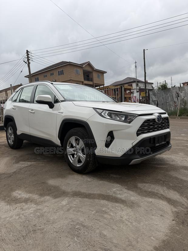 Toyota RAV4 LE AWD 2023 White