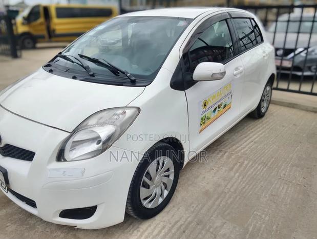 Toyota Vitz 2010 White
