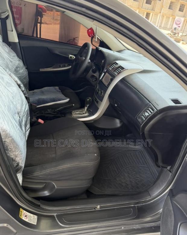Toyota Corolla S 4dr Sedan (1.8L 4cyl 4A) 2013 Gray