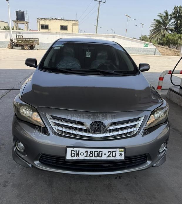 Toyota Corolla S 4dr Sedan (1.8L 4cyl 4A) 2013 Gray