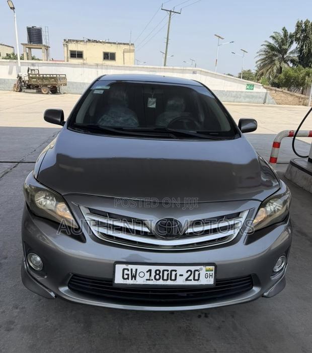 Toyota Corolla S 4dr Sedan (1.8L 4cyl 4A) 2013 Gray