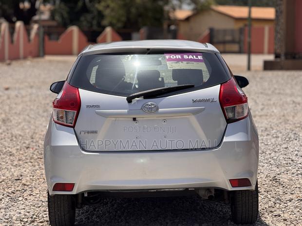 Toyota Yaris L Hatchback 5dr 2016 Silver