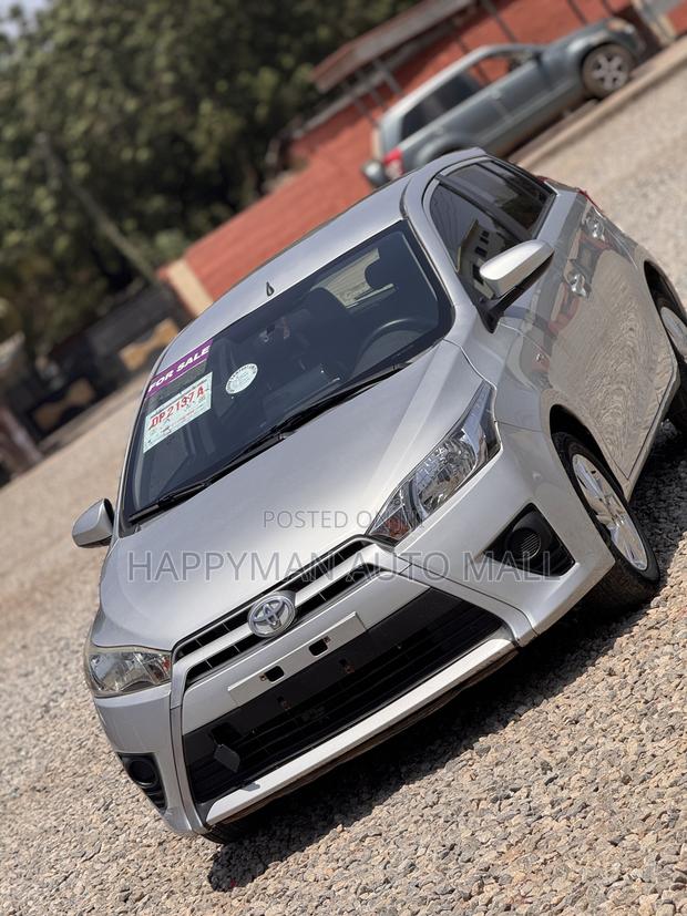 Toyota Yaris L Hatchback 5dr 2016 Silver