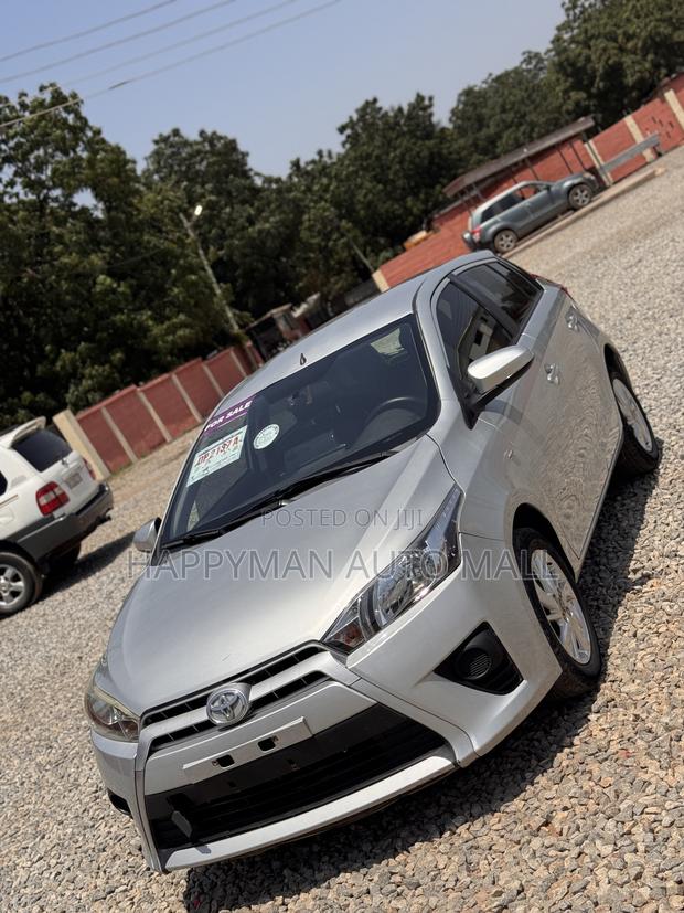 Toyota Yaris L Hatchback 5dr 2016 Silver