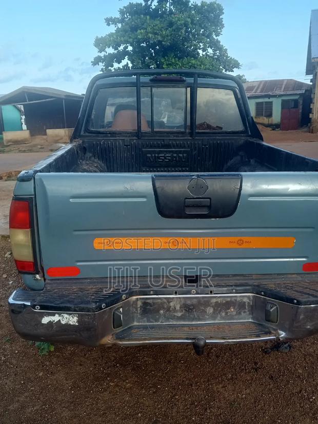 Nissan Frontier 2007 Beige