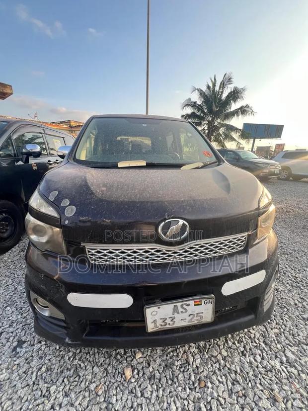Toyota Voxy V 2WD 7-Seater 2013