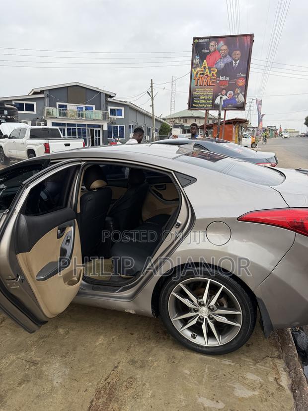Hyundai Elantra Limited Sedan FWD (1.8L 4cyl 6A) 2013 Gray