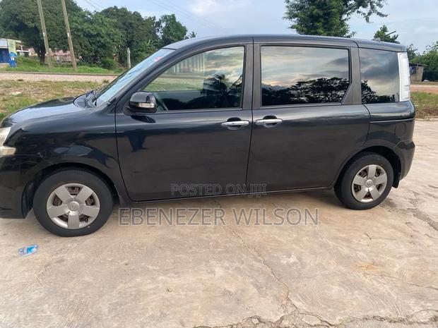 Toyota Sienta 1.5 AWD 2013 Black
