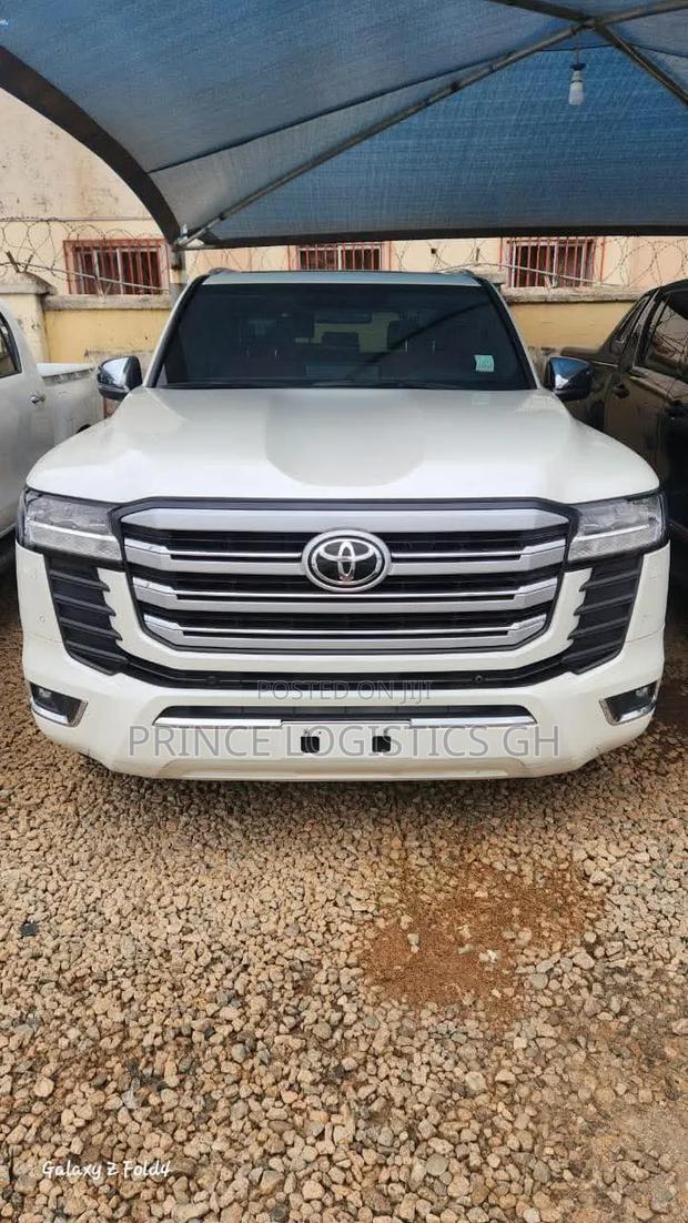 New Toyota Land Cruiser LC300 2023 Off white