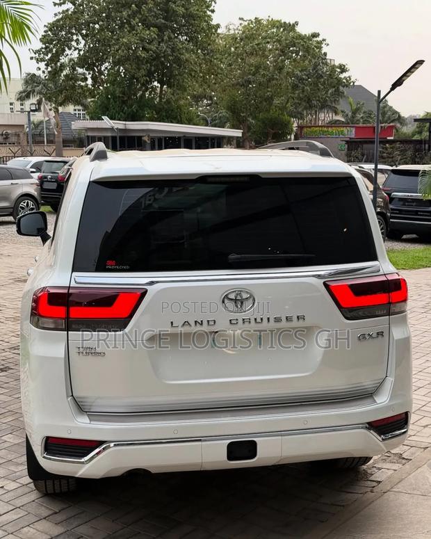 New Toyota Land Cruiser LC300 2023 Off white