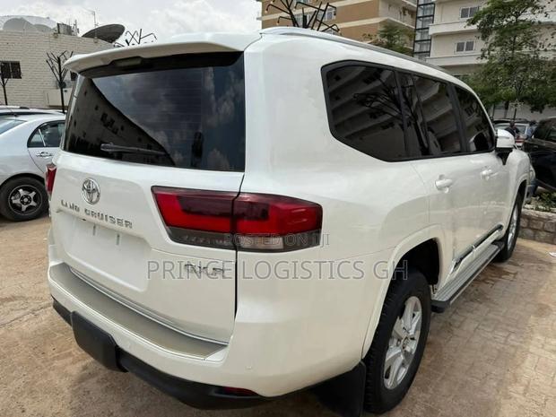 New Toyota Land Cruiser LC300 2023 Off white