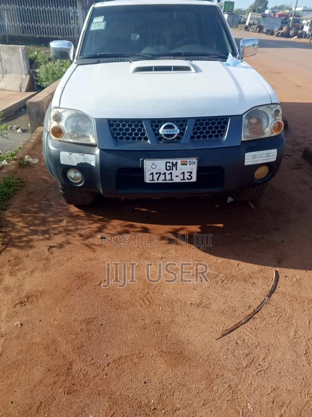 Nissan Hardbody 2013 White