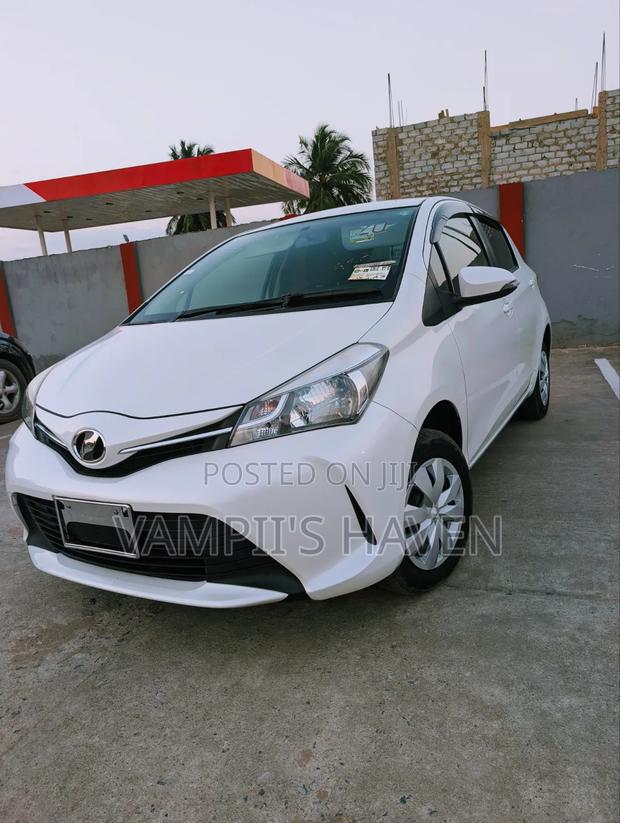 Toyota Vitz 1.3 AWD 3dr 2015 Pearl