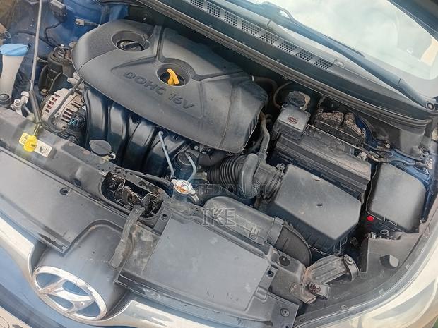 Hyundai Elantra SE Sedan FWD (1.8L 4cyl 6M) 2016 Blue