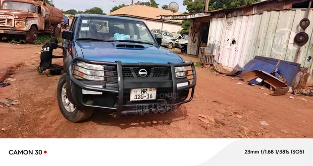 Nissan Hardbody 2016 Blue