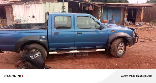 Nissan Hardbody 2016 Blue