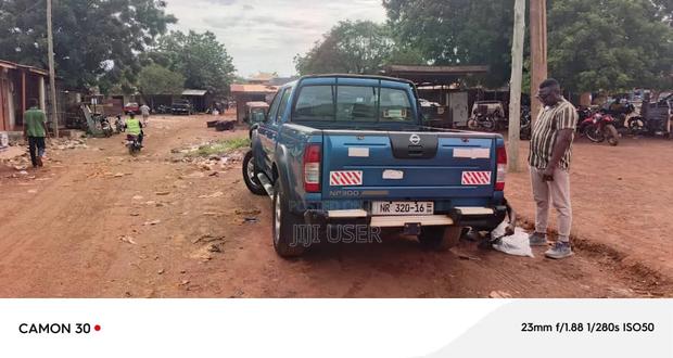 Nissan Hardbody 2016 Blue