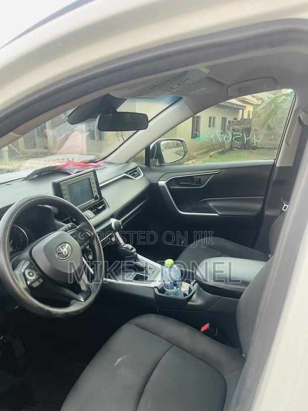 Toyota RAV4 LE AWD 2020 White